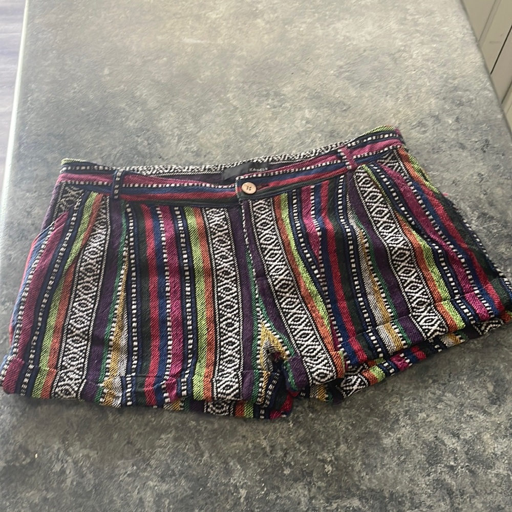 Boutique multi colored shorts - Size XL